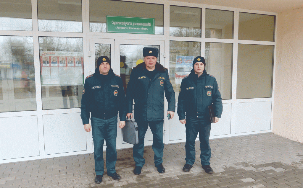 ФОТОФАКТ: Работники Климовичского РОЧС голосуют досрочно