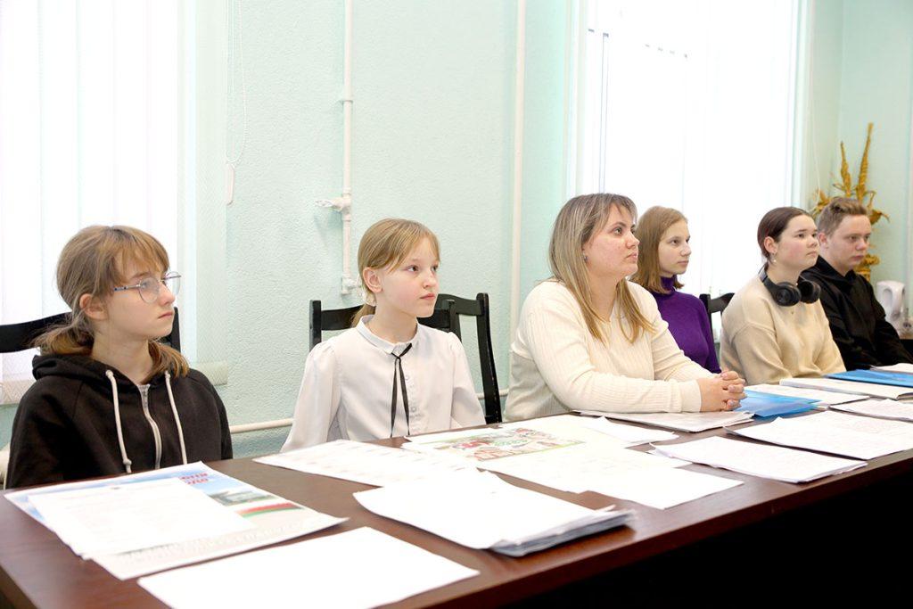 Юные блогеры кружка по интересам «ZORKI» побывали в редакции Климовичской районной газеты «Родная ніва»