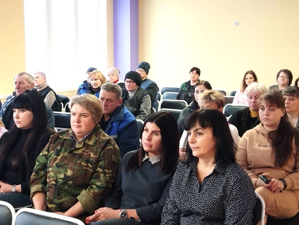 Депутат Сергей Давыдов встретился с работниками Климовичского КХП