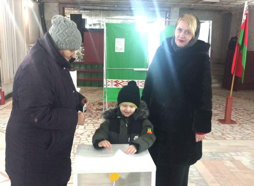 Досрочное голосование на выборах Президента продолжается на Климовщине