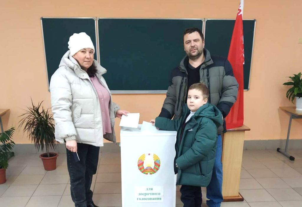 Досрочное голосование на выборах Президента продолжается на Климовщине