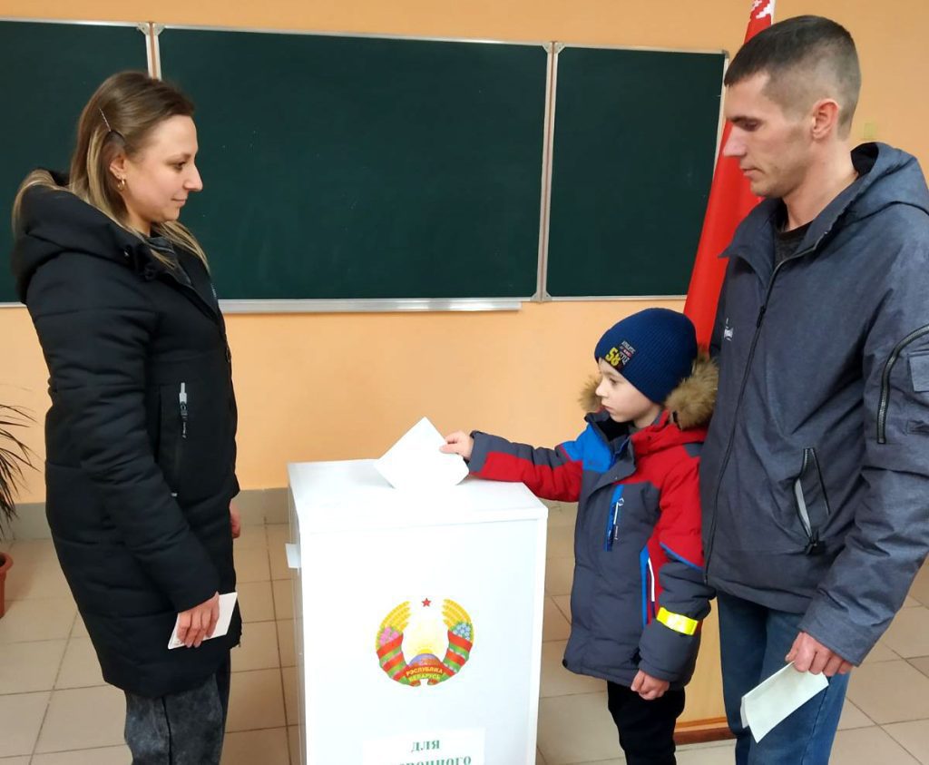 Досрочное голосование на выборах Президента продолжается на Климовщине