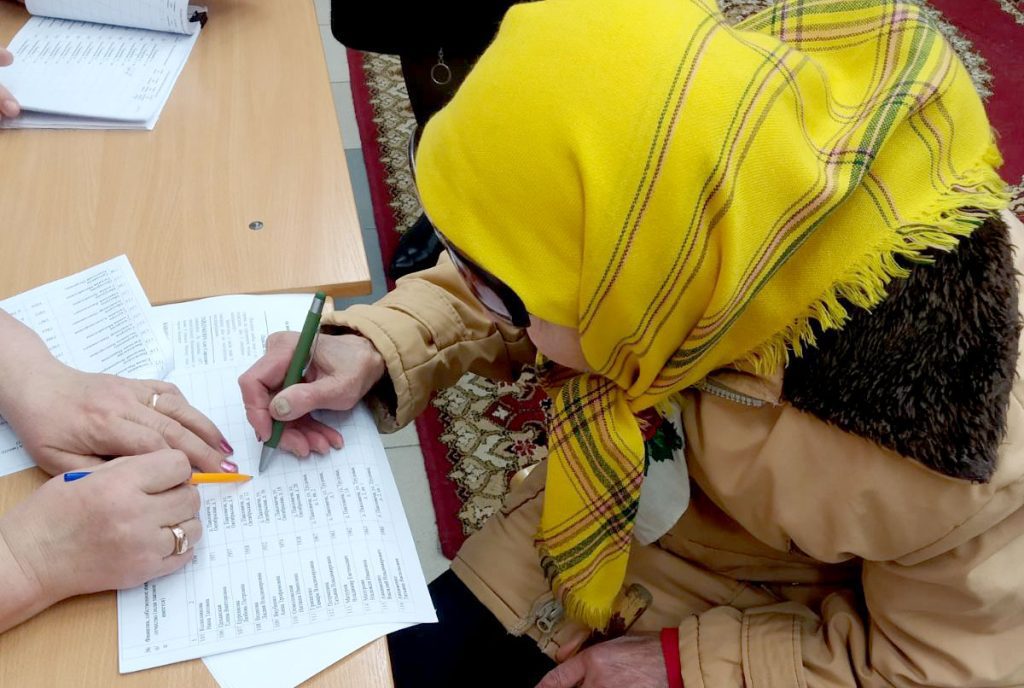 Климовчанка Анна Якубенко, несмотря на почтенный возраст, проголосовала на участке