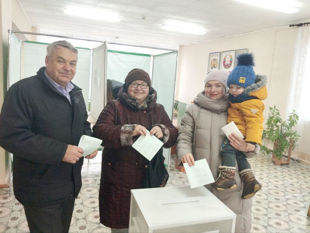 Жители Климовщины голосуют досрочно