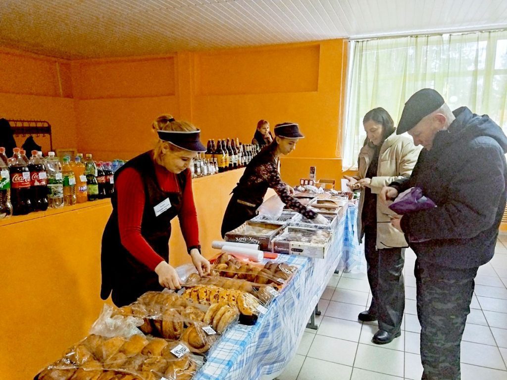 ФОТОФАКТ: концертные номера радуют избирателей агрогородка Тимоново