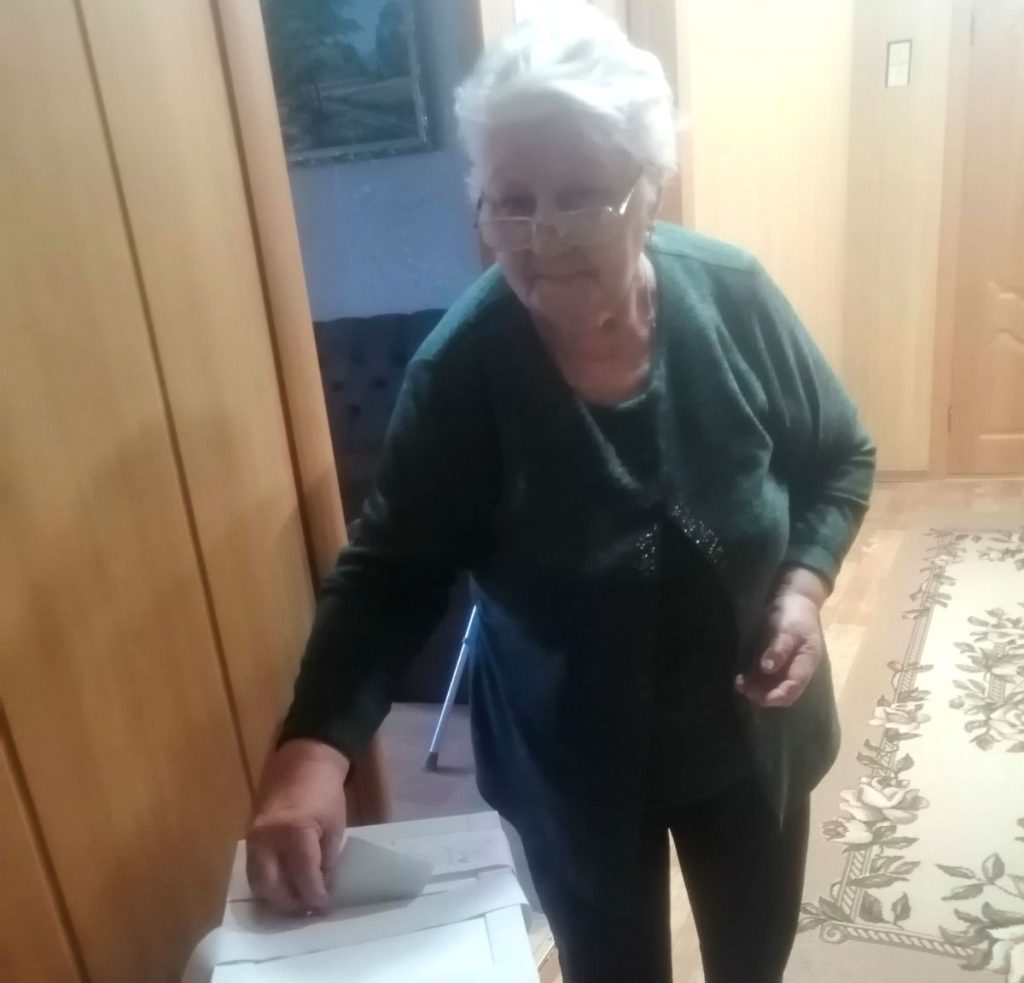 ФОТОФАКТ: Для избирателей Климовичского участка № 1 организовали голосование на дому