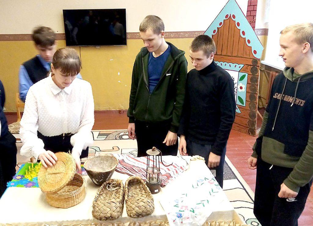 Климовичские волонтеры посетили коррекционный центр