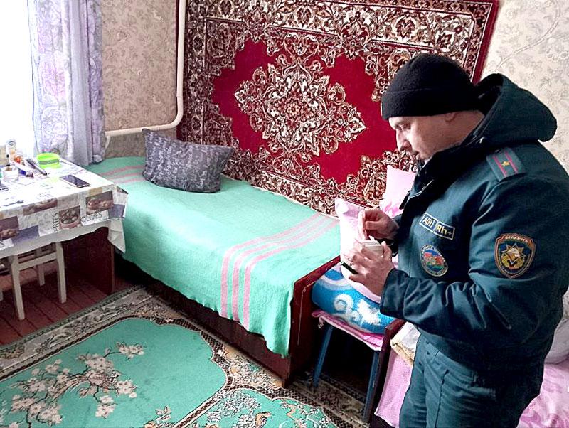 Климовичские спасатели работают в жилом секторе