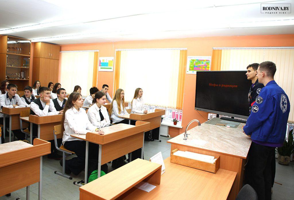 Студенческий отряд «Сияние» работает в Климовичском районе