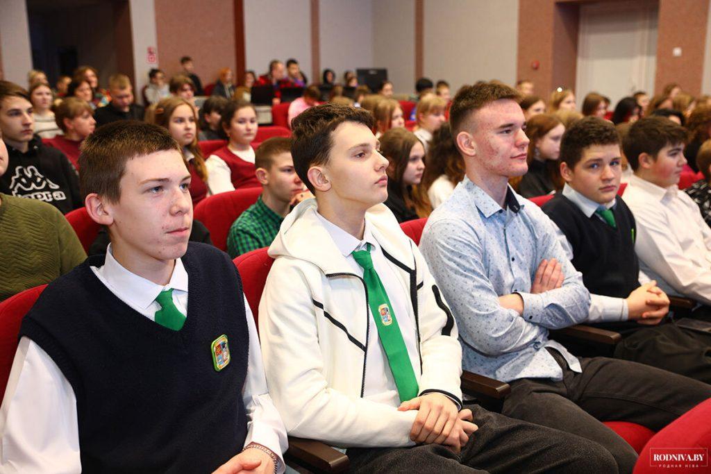 ФОТОФАКТ: Студенческий отряд «Сияние» дал концерт для климовчан