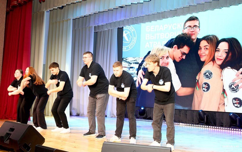 ФОТОФАКТ: Студенческий отряд «Сияние» дал концерт для климовчан