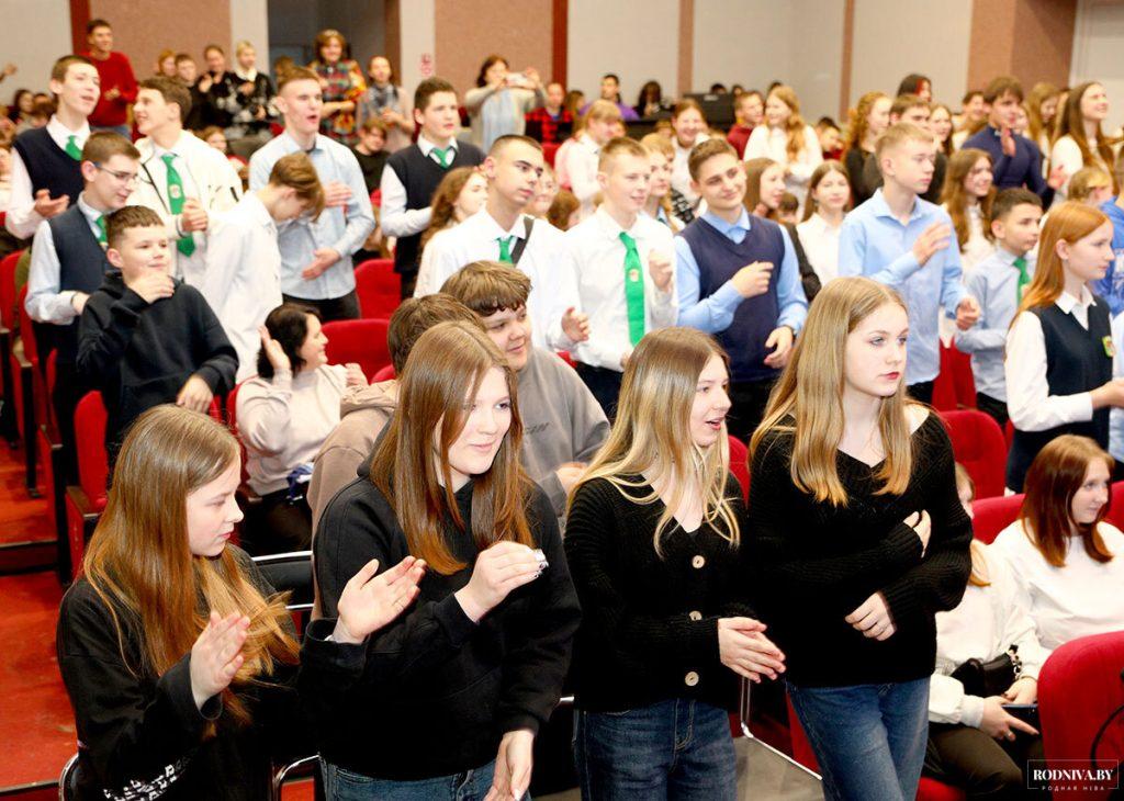 ФОТОФАКТ: Студенческий отряд «Сияние» дал концерт для климовчан