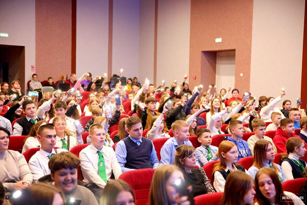 ФОТОФАКТ: Студенческий отряд «Сияние» дал концерт для климовчан