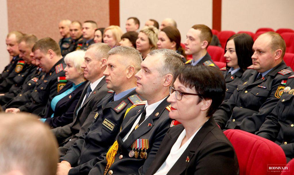 Начальника Климовичского РОВД Руслана Белякова поздравили с юбилеем и проводили на заслуженный отдых