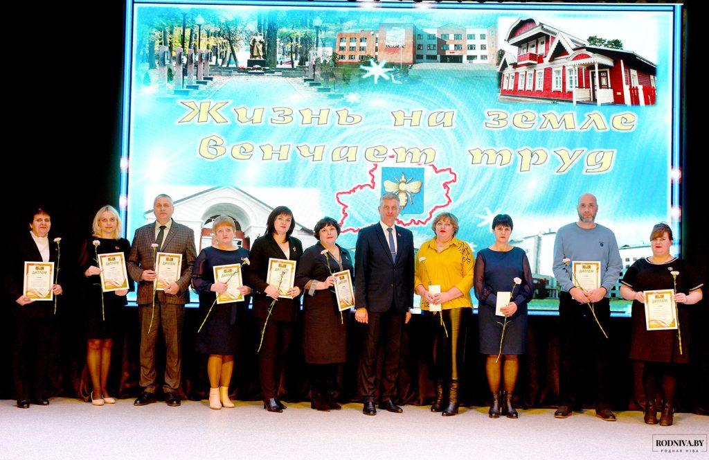 В Климовичах наградили победителей ежегодного соревнования по социально-экономическому развитию района за 2024 год