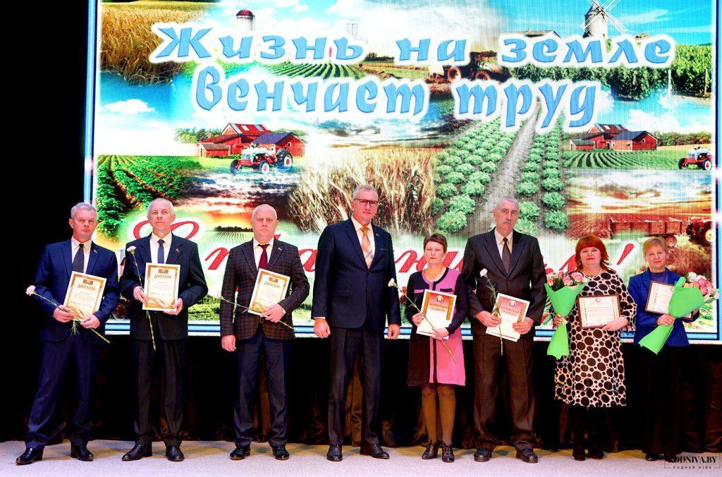 В Климовичах наградили победителей ежегодного соревнования по социально-экономическому развитию района за 2024 год