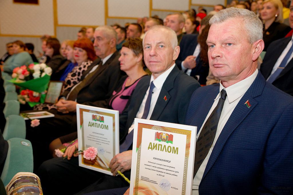 В Климовичах наградили победителей ежегодного соревнования по социально-экономическому развитию района за 2024 год