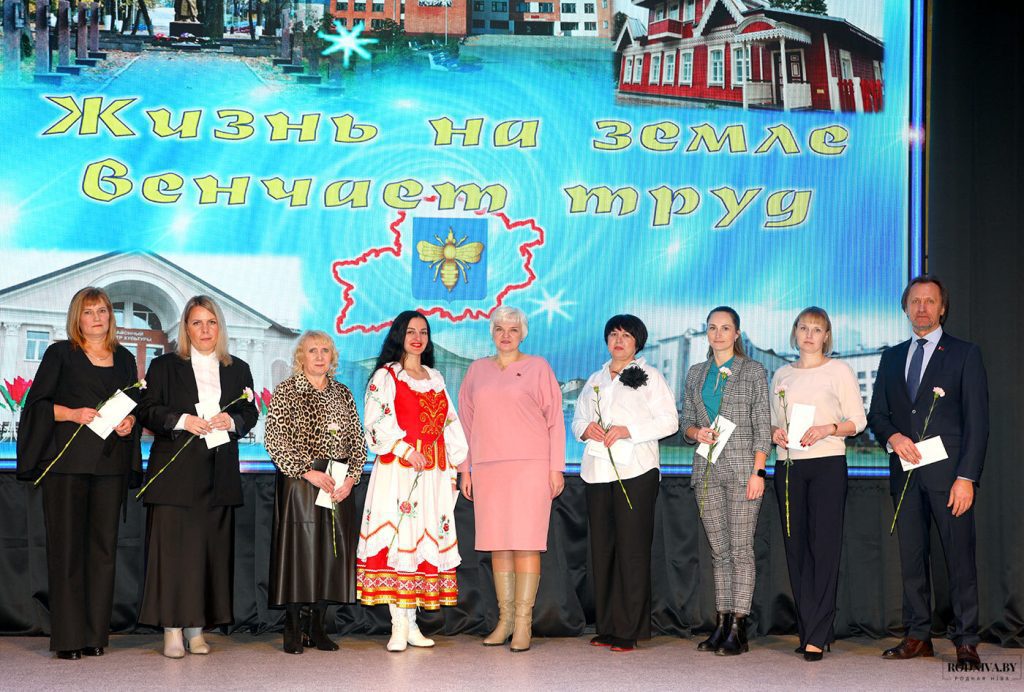 В Климовичах наградили победителей ежегодного соревнования по социально-экономическому развитию района за 2024 год