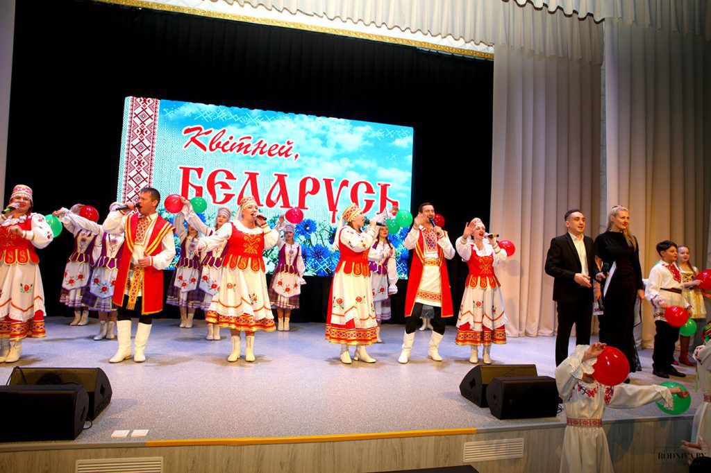 В Климовичах наградили победителей ежегодного соревнования по социально-экономическому развитию района за 2024 год