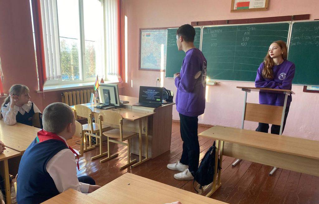 Фотофакт: студенческий отряд «Сияние» побывал в агрогородке Родня Климовичского района