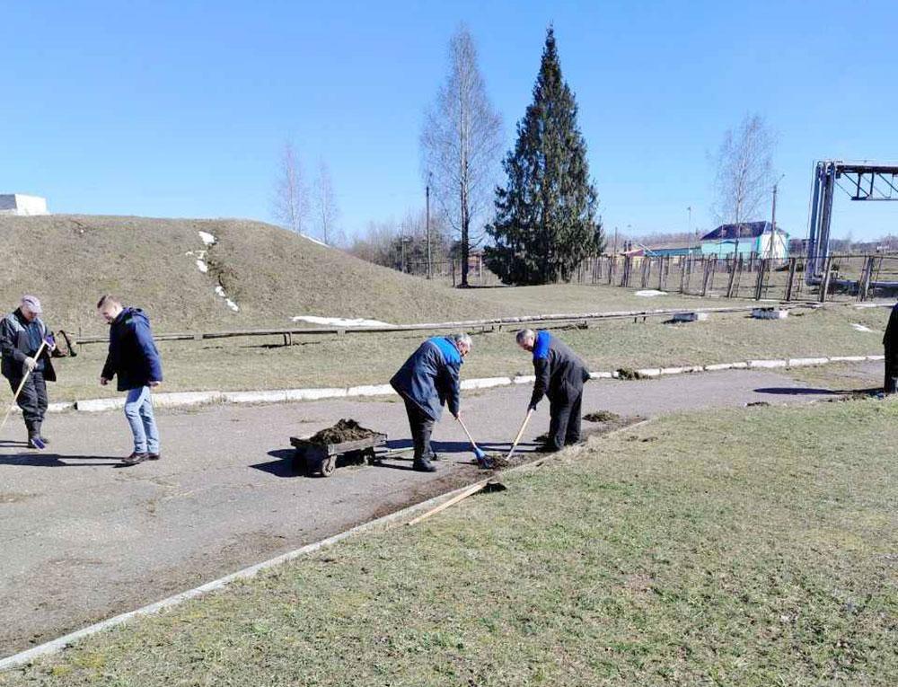 ФОТОФАКТ: на Климовичском КХП благоустраивают территорию