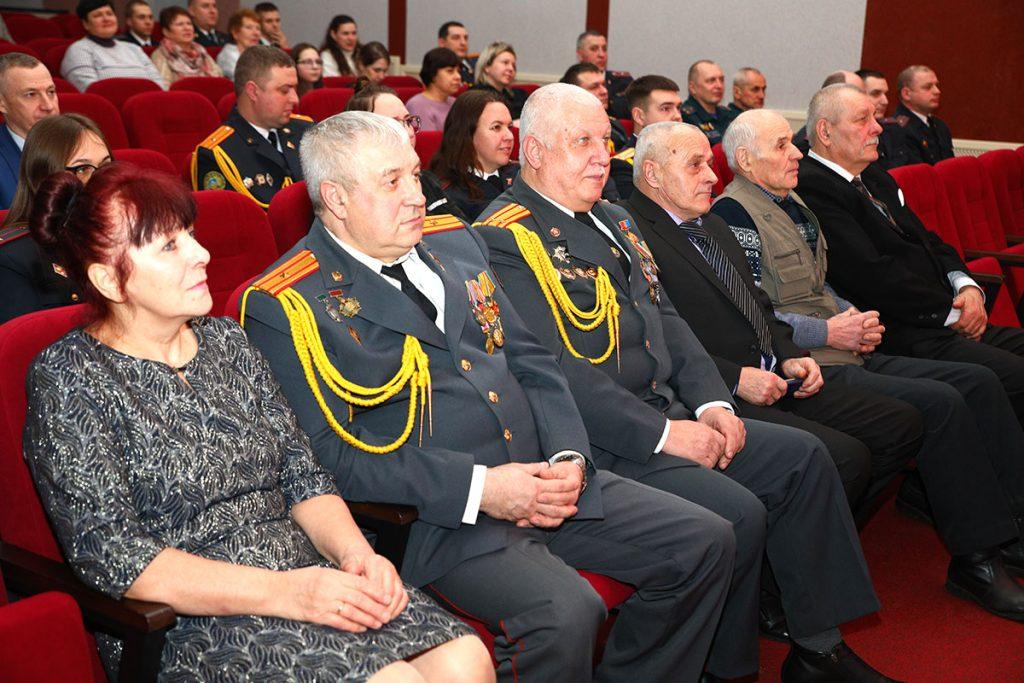 Климовичские милиционеры принимали поздравления