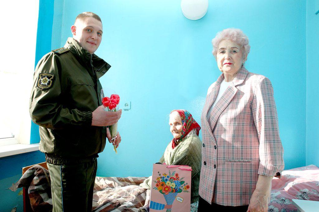 Климовчанок Надежду Петрову и Надежду Горбачеву поздравили с 8 Марта