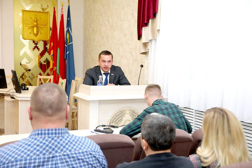 Обучающий курс по реализации законодательства об охране труда подготовили для руководителей среднего звена организации Климовичского района