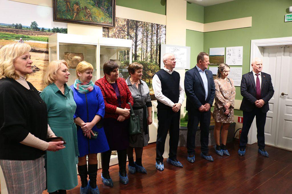 ФОТОФАКТ: представители органов местной власти побывали в Климовичском краеведческом музее