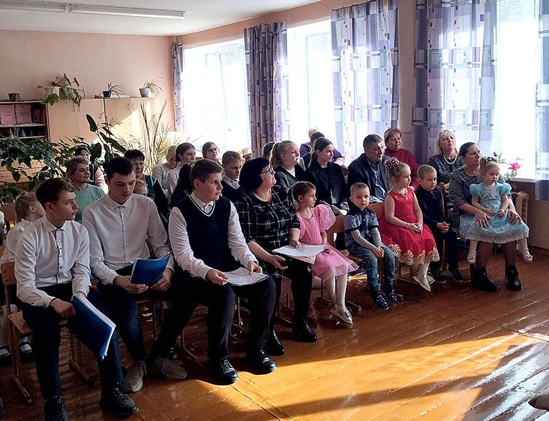 В Лобжанской средней школе Климовичского района прошел концерт ко Дню женщин