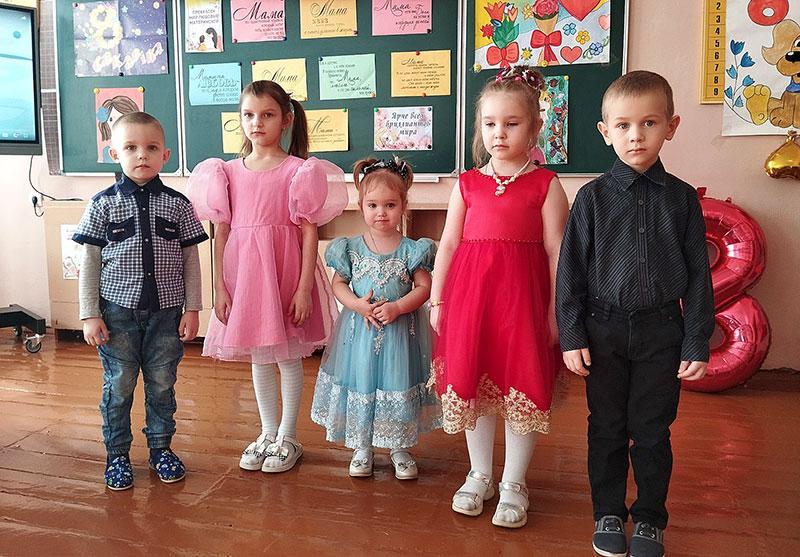 В Лобжанской средней школе Климовичского района прошел концерт ко Дню женщин