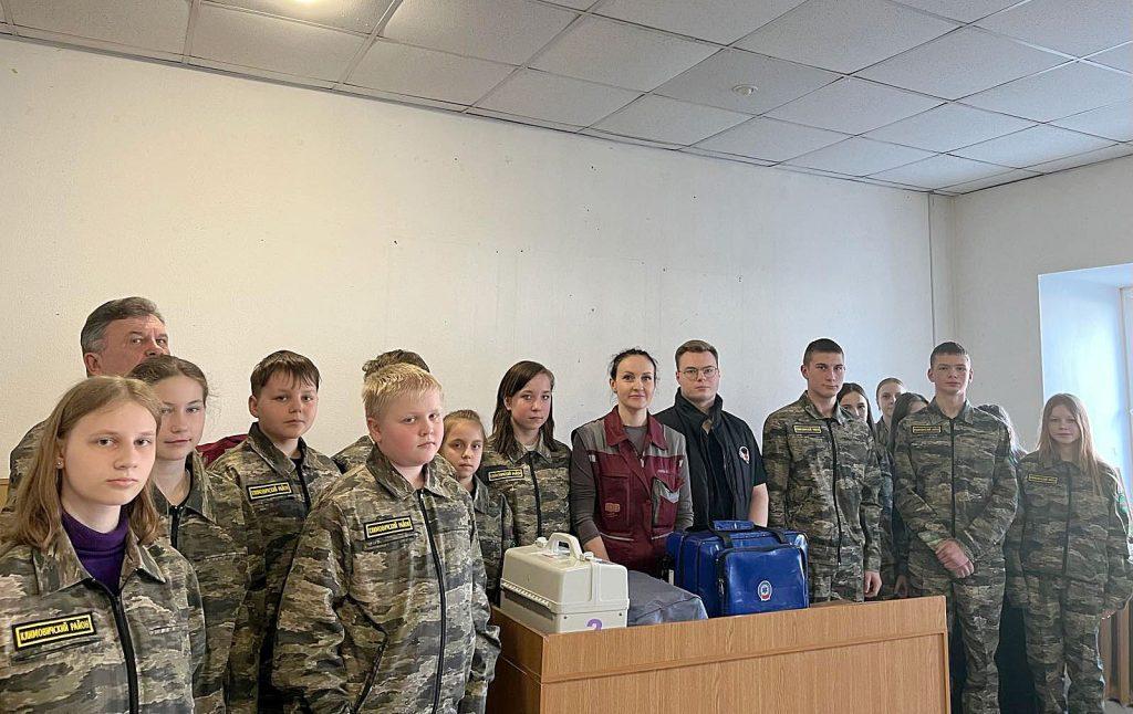 В Климовичском военно-патриотическом клубе «Золок» прошло занятие по медицинской подготовке