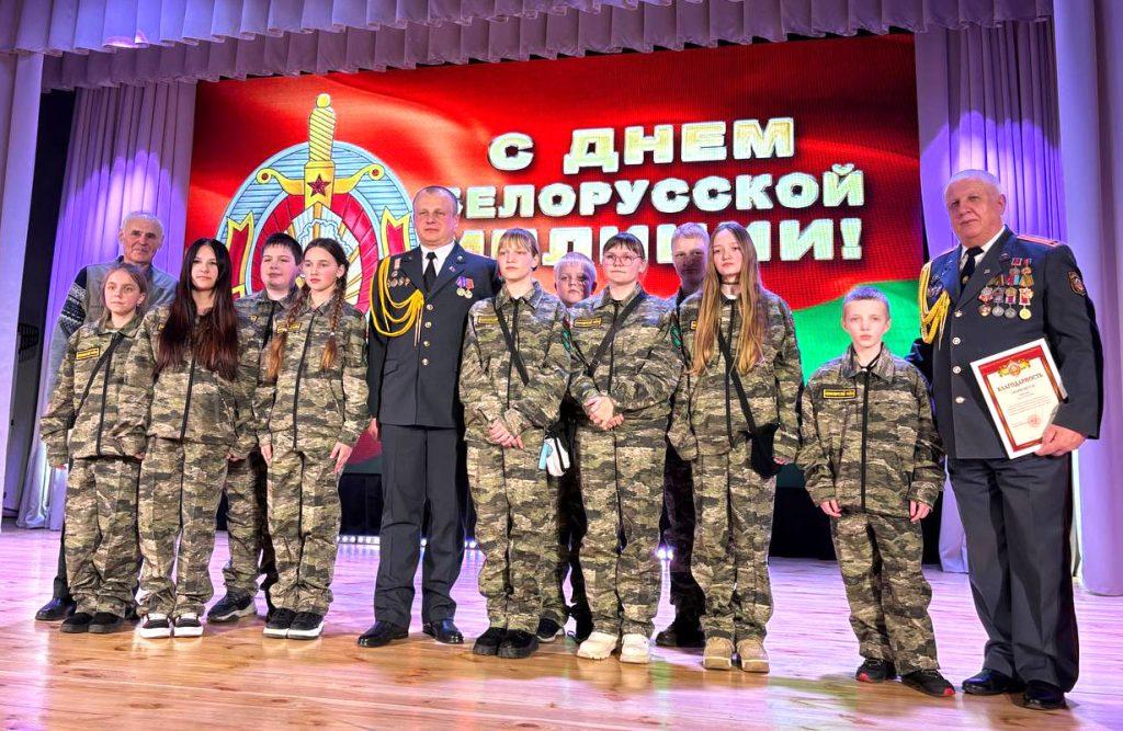 Климовичские милиционеры принимали поздравления