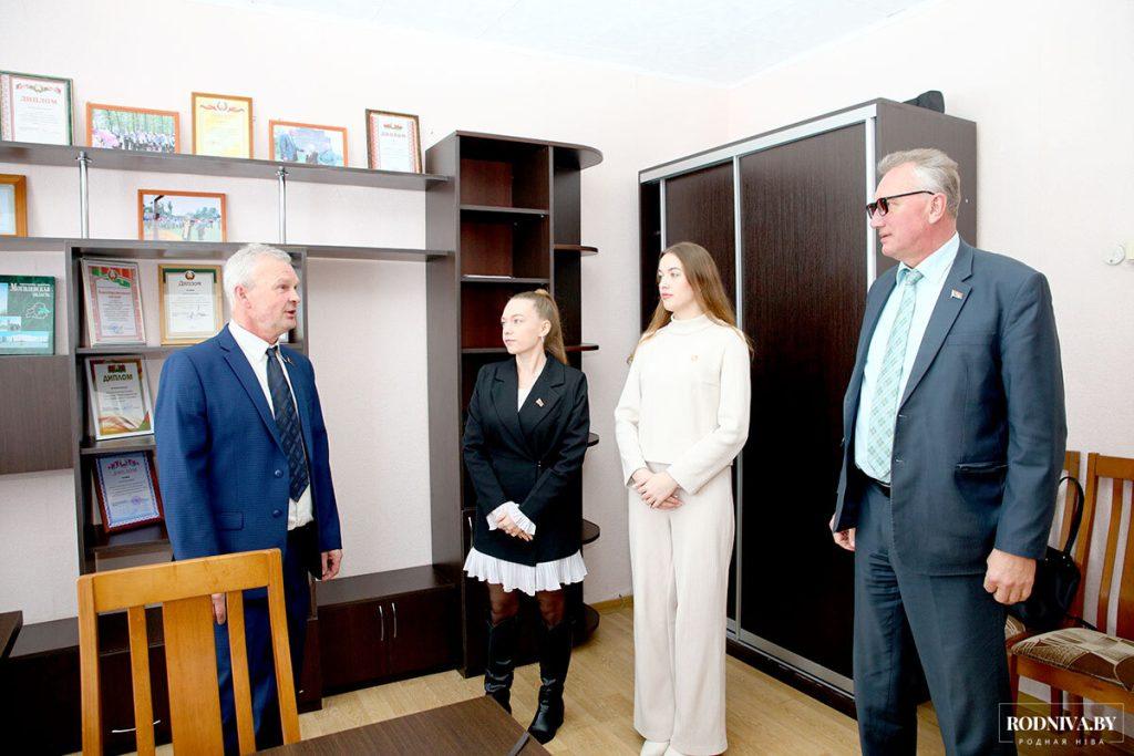 Рабочий день с депутатским корпусом: как молодежь учится у лидеров