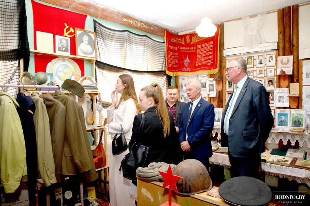 Рабочий день с депутатским корпусом: как молодежь учится у лидеров