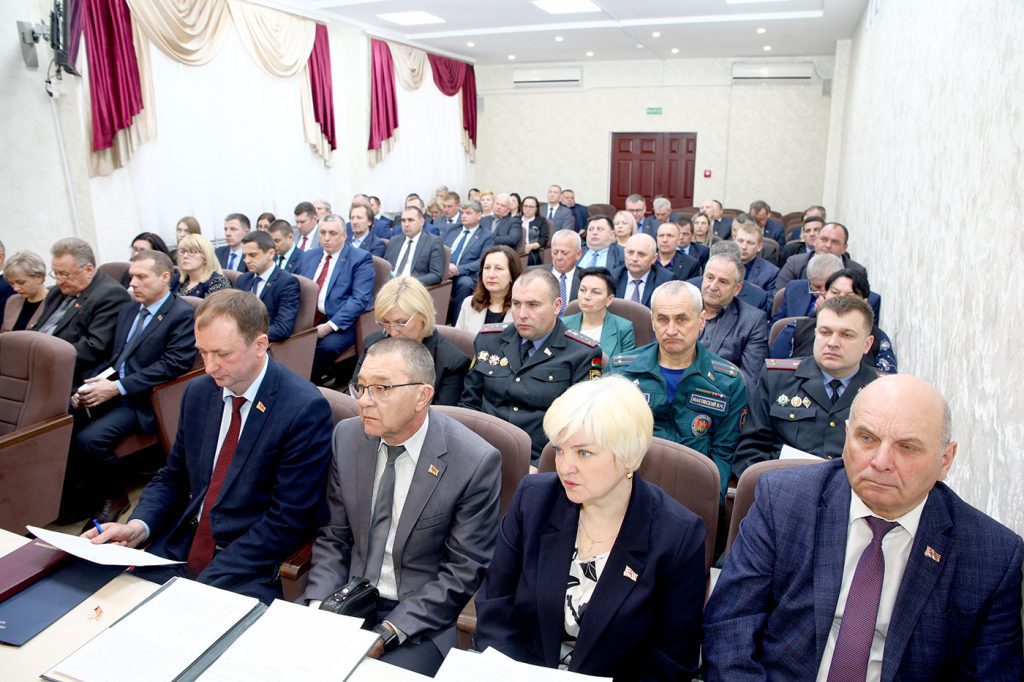 Сколько прогнозных показателей социально-экономического развития выполнено на Климовщине