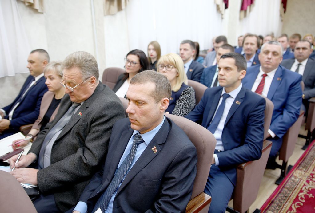 Сколько прогнозных показателей социально-экономического развития выполнено на Климовщине