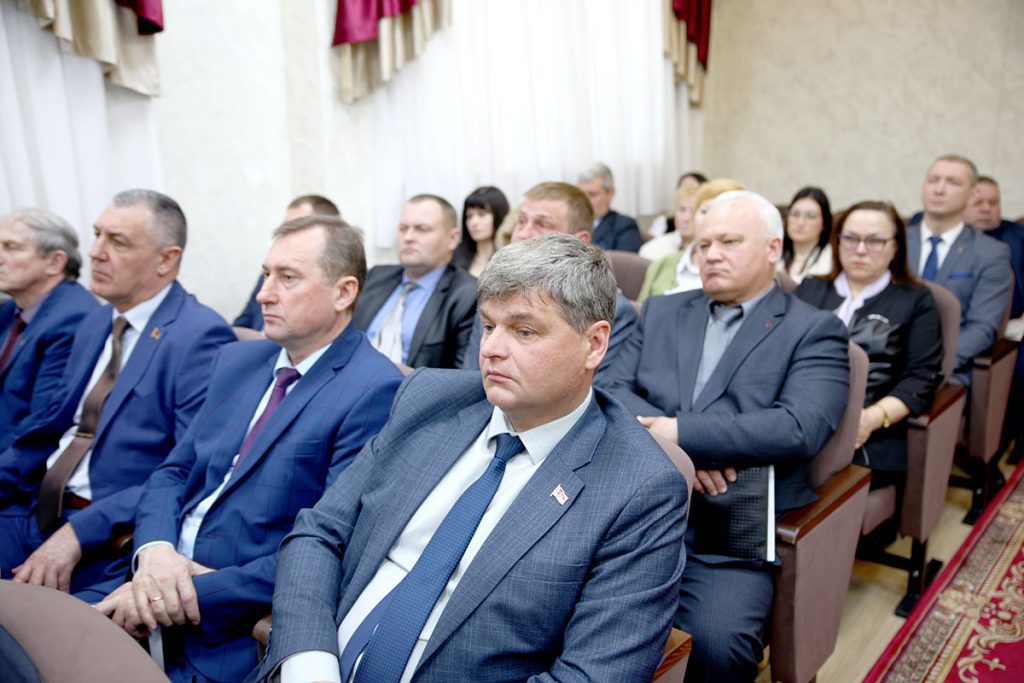 Сколько прогнозных показателей социально-экономического развития выполнено на Климовщине