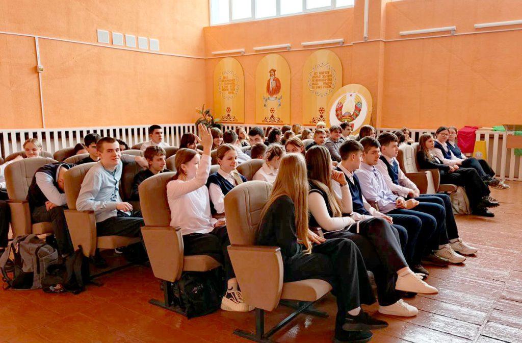 О чем говорил депутат на встрече со школьниками