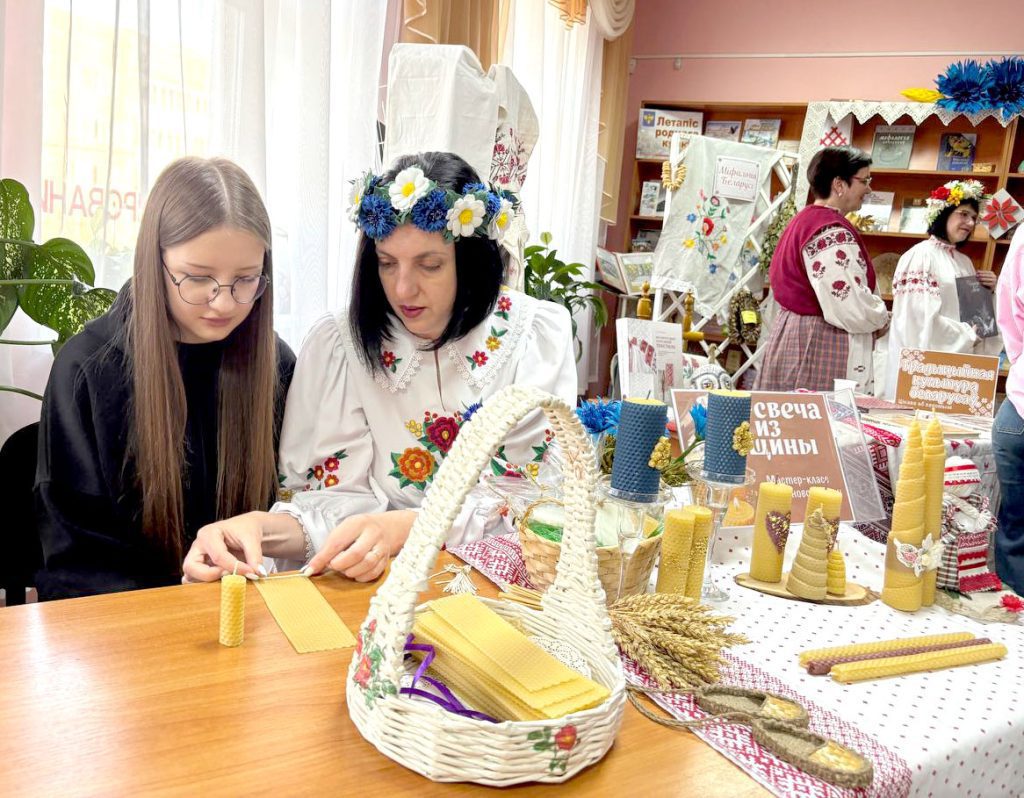 Фронтовой хлеб, патриотические песни и мастер-классы: главные моменты «Библионочи» в Климовичах