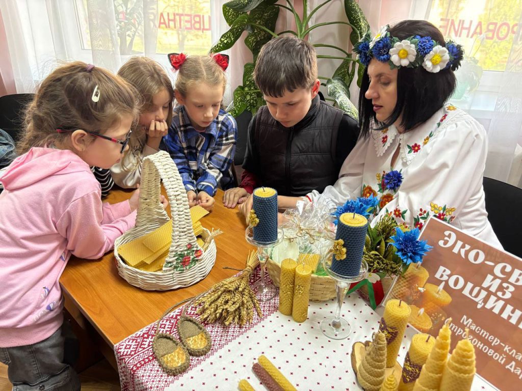 Фронтовой хлеб, патриотические песни и мастер-классы: главные моменты «Библионочи» в Климовичах