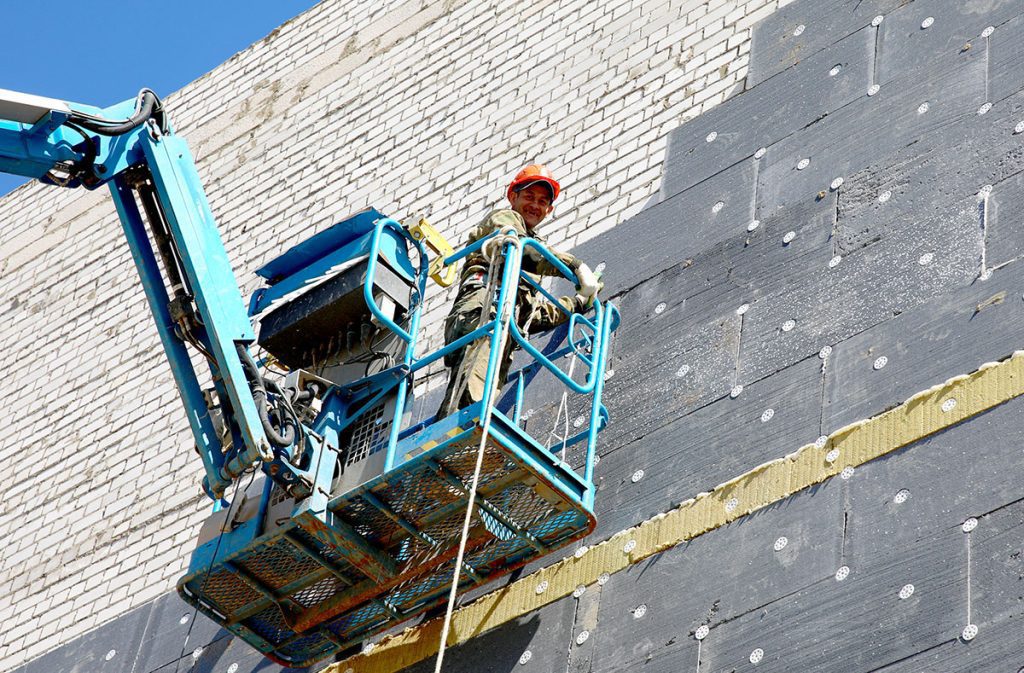 Чистота, порядок, уважение к истории: итоги субботника на Климовщине