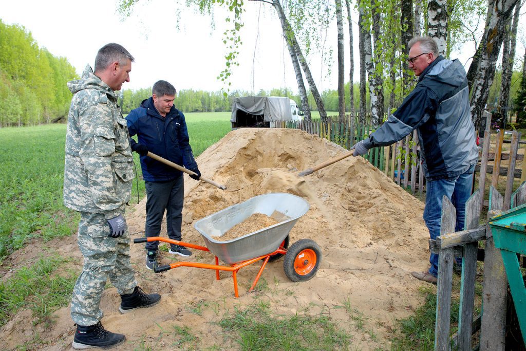 Чистота, порядок, уважение к истории: итоги субботника на Климовщине