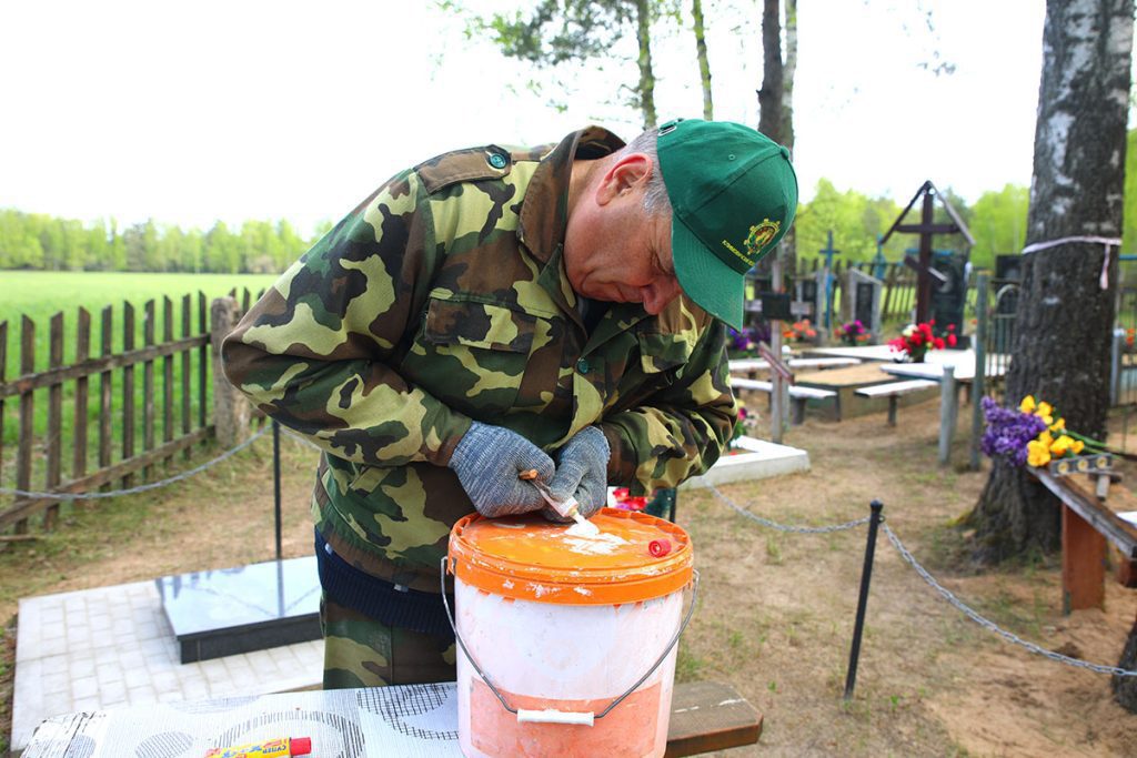 Чистота, порядок, уважение к истории: итоги субботника на Климовщине