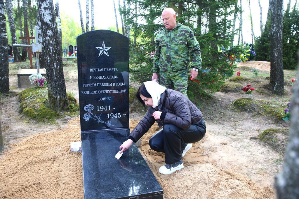 Чистота, порядок, уважение к истории: итоги субботника на Климовщине