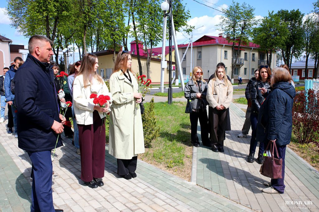 Молодые специалисты Климовичского района почтили память героев Великой Отечественной войны