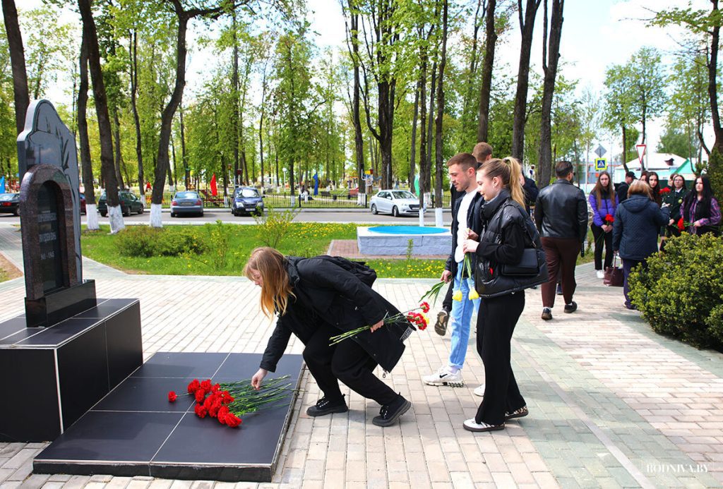 Молодые специалисты Климовичского района почтили память героев Великой Отечественной войны