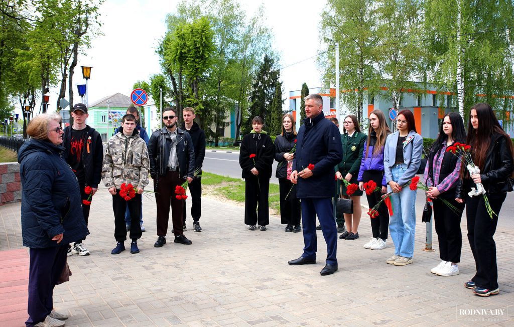 Молодые специалисты Климовичского района почтили память героев Великой Отечественной войны