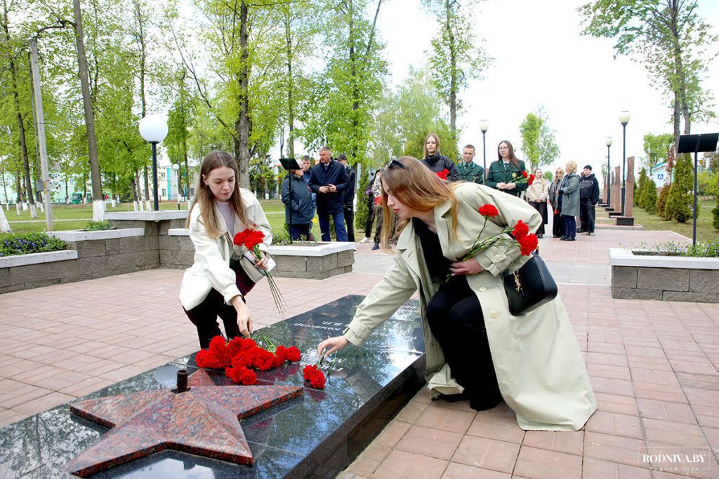 Молодые специалисты Климовичского района почтили память героев Великой Отечественной войны