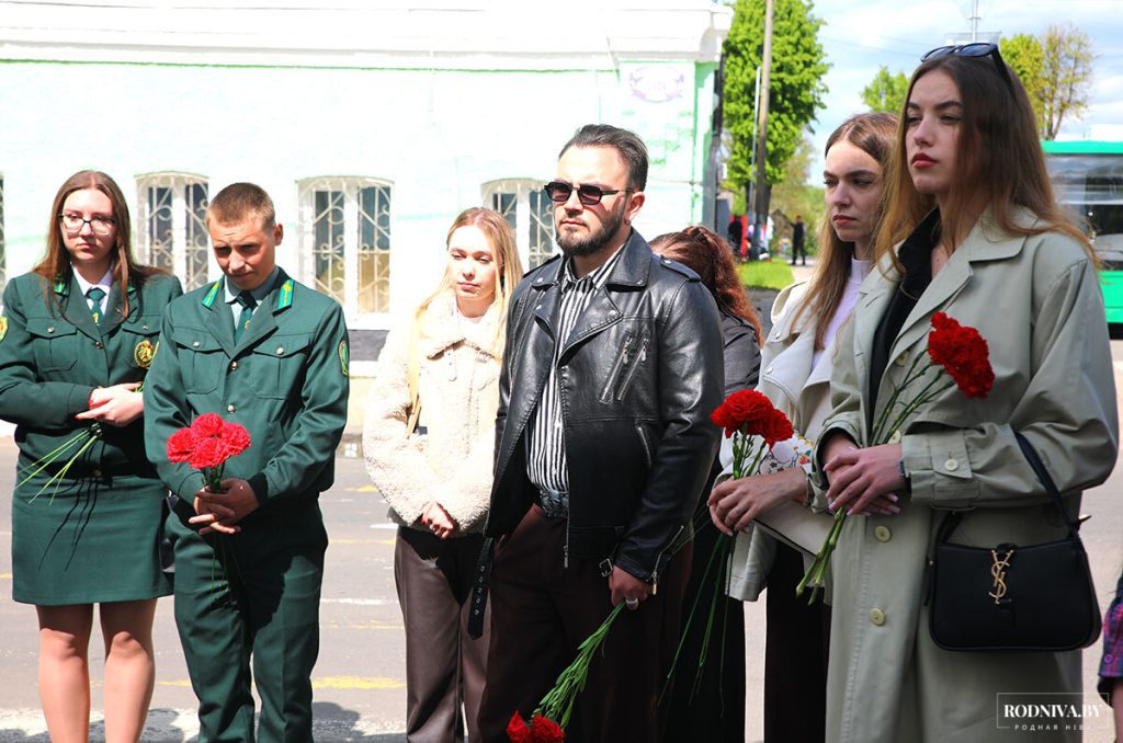 Молодые специалисты Климовичского района почтили память героев Великой Отечественной войны